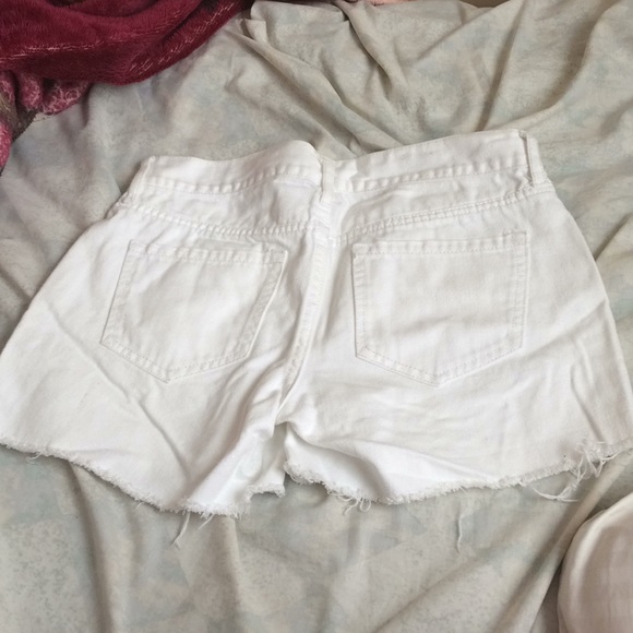 White shorts size 2 - Picture 2 of 3